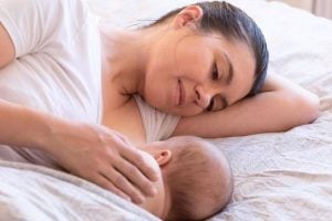 Tips Untuk Ibu Baru Agar Tetap Sehat dan Bahagia Meski Kurang Tidur